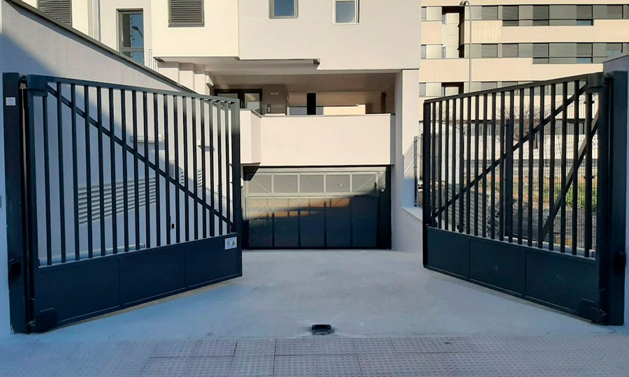 Puertas de garaje batientes automáticas Madrid